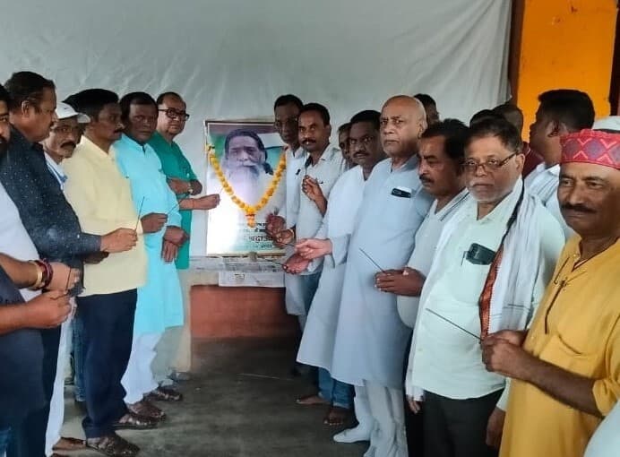 Bokaro News : दिशोम गुरु अमर रहें से गूंजा बेरमो क्षेत्र