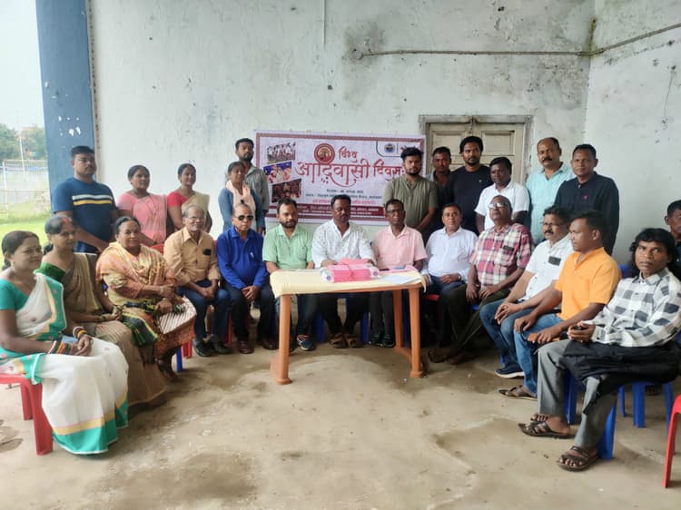 Chaibasa News : दिशोम गुरु शिबू सोरेन को समर्पित होगा विश्व आदिवासी दिवस समारोह