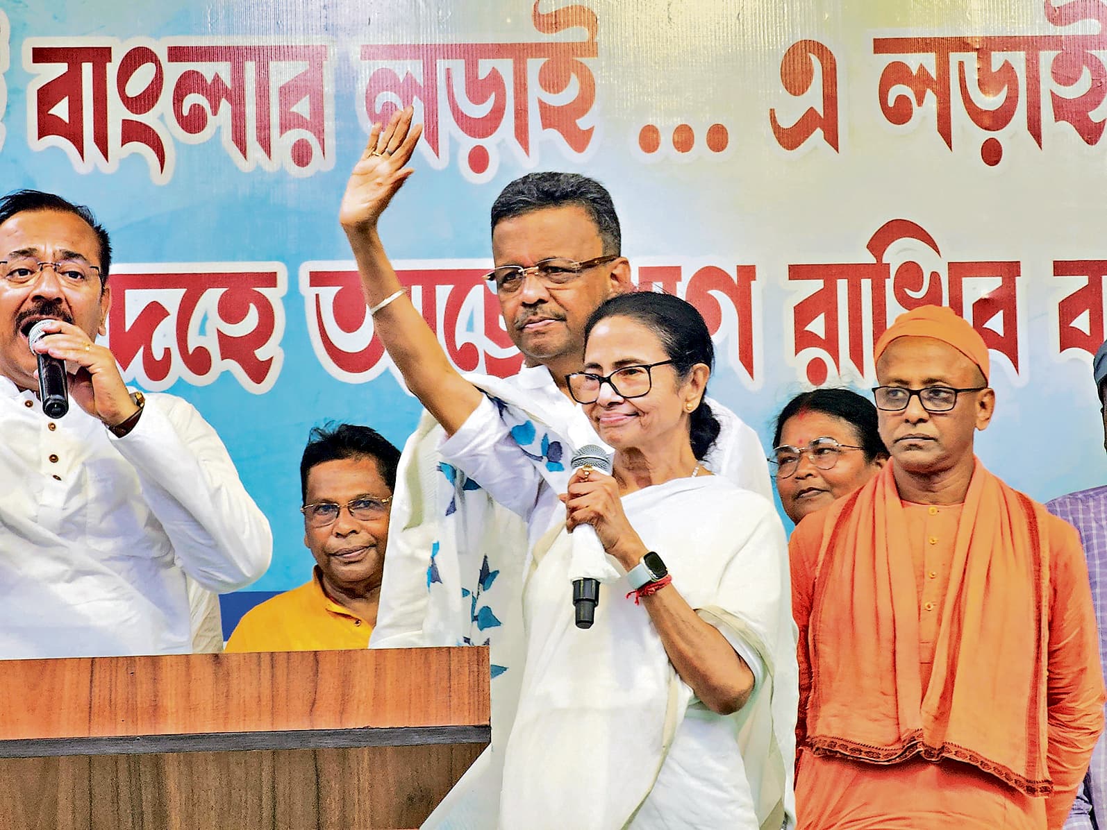 East Singhbhum News : एसआइआर के नाम पर वोटरों के नाम काटे जा रहे