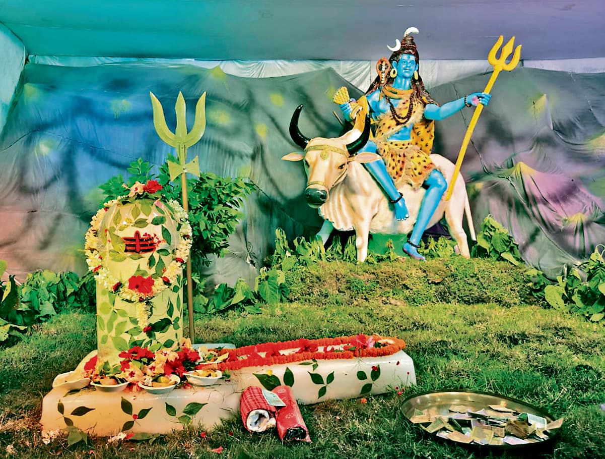 East Singhbhum News : बाबा बर्फानी का सजा दरबार, महाप्रसाद बंटा