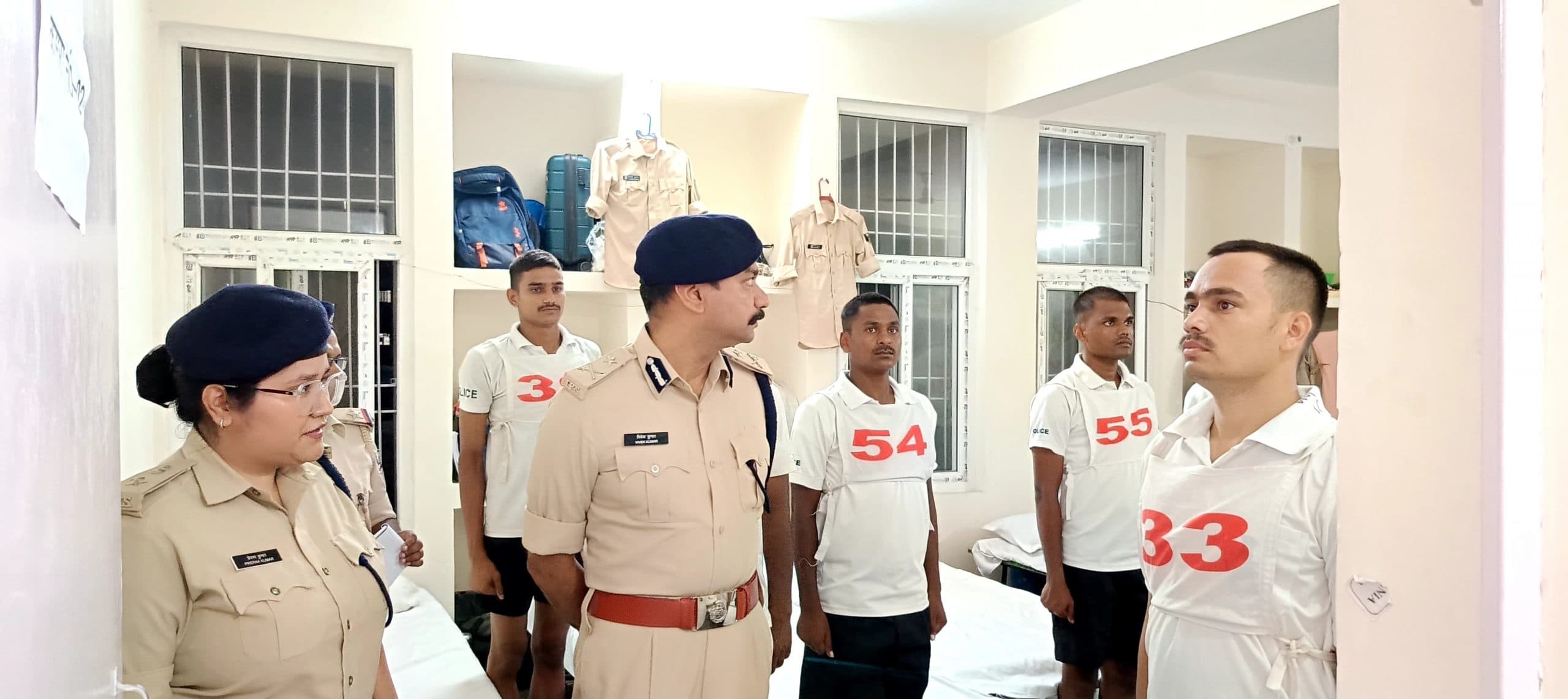 Bhagalpur news आईजी ने नवगछिया पुलिस लाइन में प्रशिक्षण का लिया जायजा