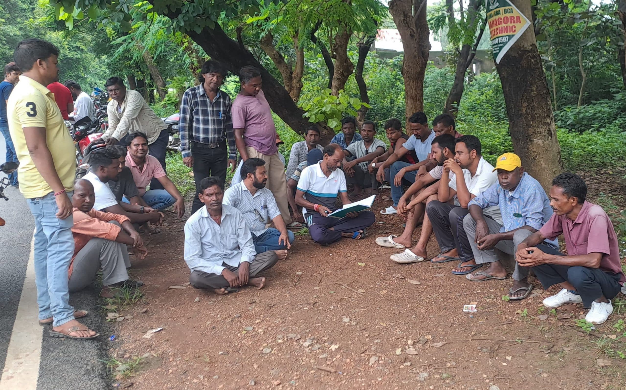 East Singhbhum News : रिटेंडर में देरी से विस्थापित गांवों के 130 ठेका मजदूर 3-4 माह से बेरोजगार