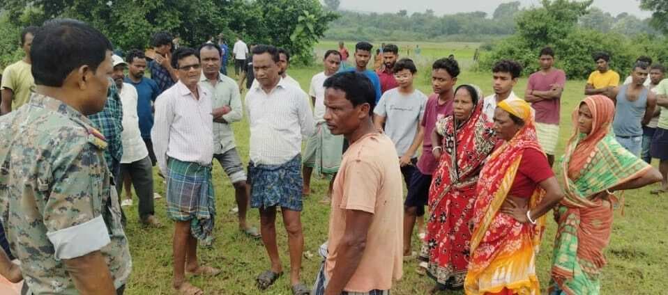 East Singhbhum News : एक पेड़ पर प्रेमी युगल ने लगायी फांसी, तीन माह से लिव इन में थे