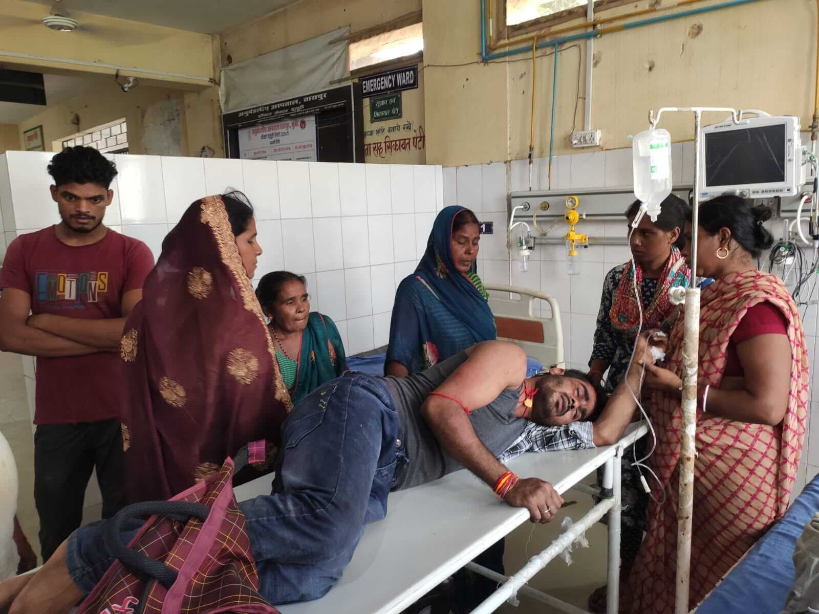 पिकअप की चपेट में आने से बाइक सवार दंपती हुए जख्मी