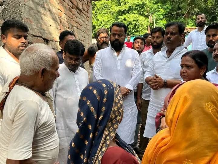 Bhagalpur newsलोजपा (आर) का शिष्टमंडल पीड़ित परिवार से मिला, मदद का आश्वासन