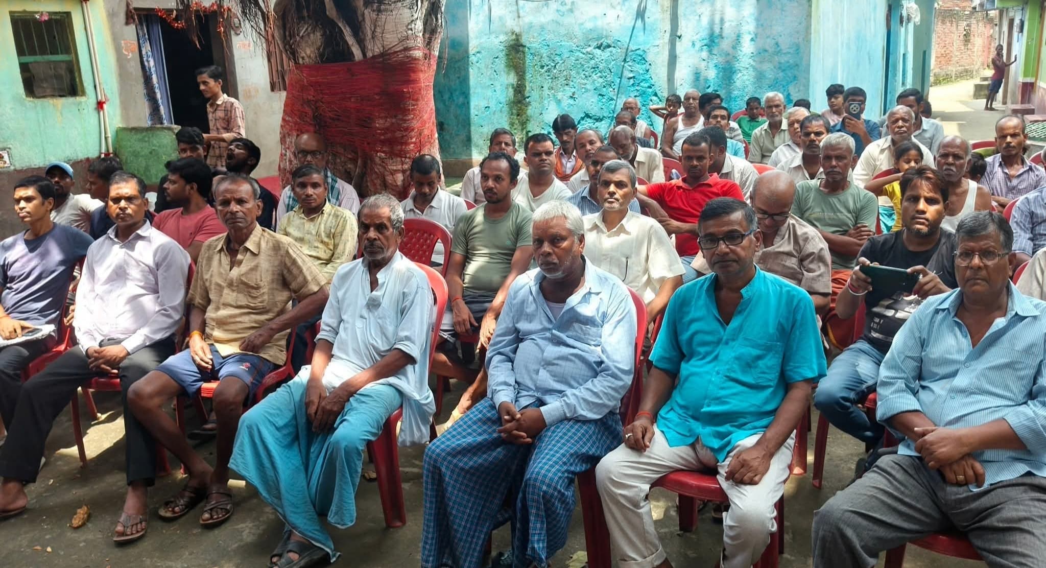 बुनकर समुदाय को आधुनिक तकनीक व योजनाओं से कराया अवगत