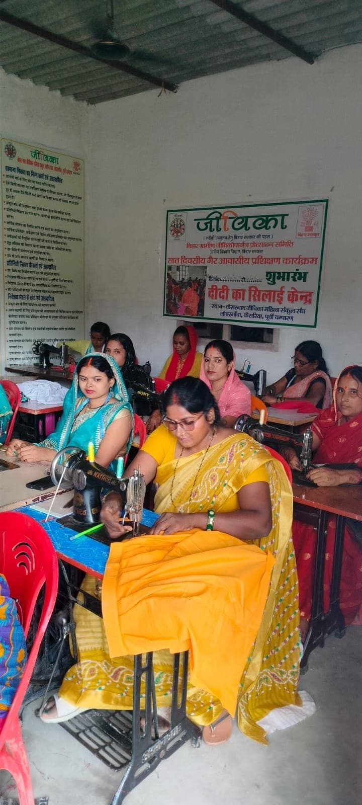 Motihari: जीविका दीदियों का सात दिवसीय सिलाई प्रशिक्षण शुरू