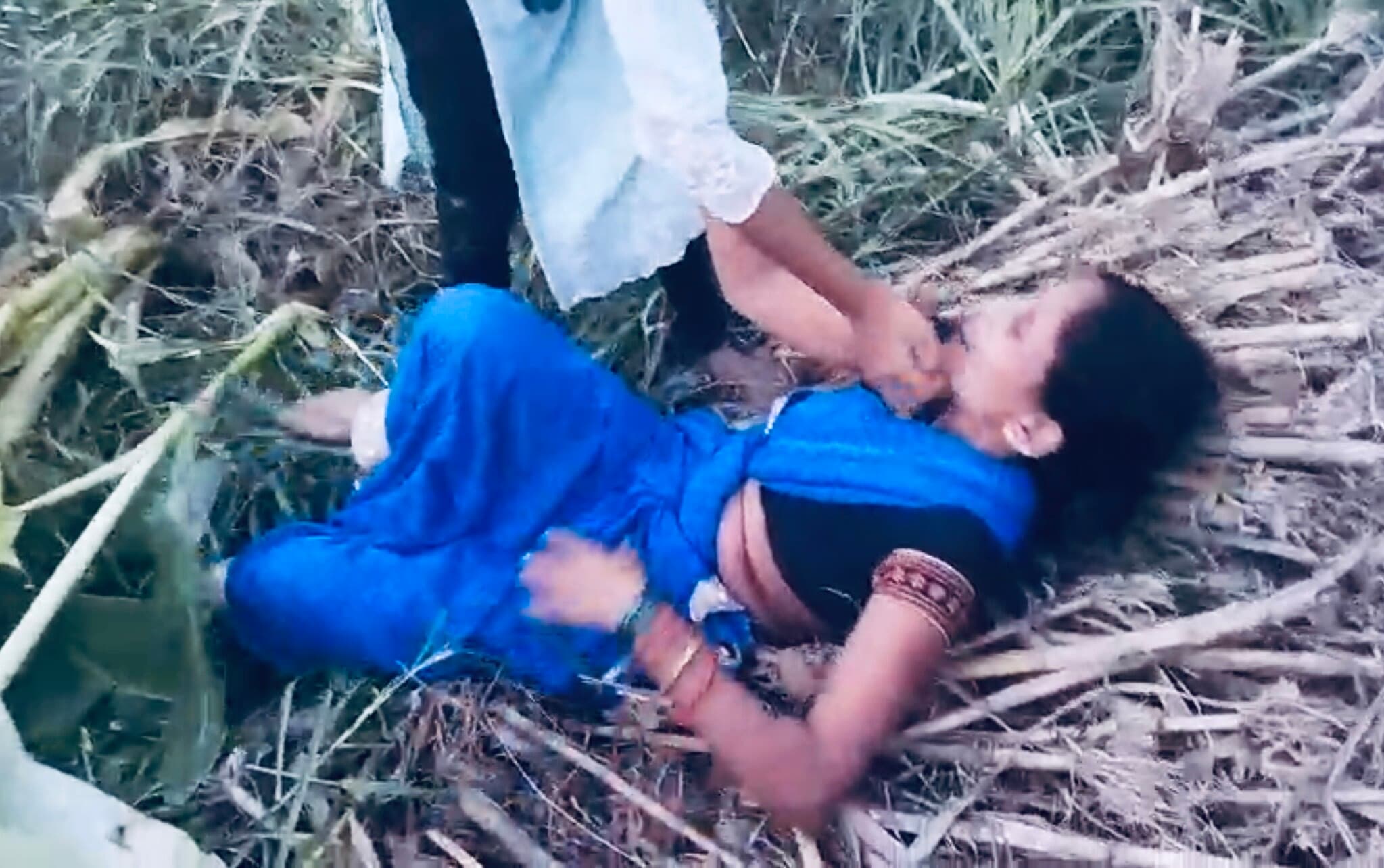 श्रीपुर में महिला के घर पर हमला, विरोध करने पर पूरे परिवार को पीटा, मां व बेटे की हालत गंभीर