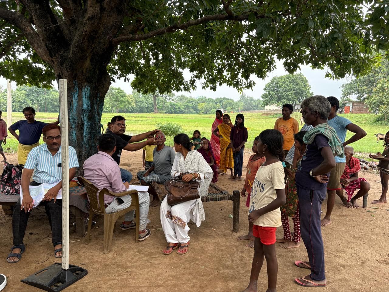 महादलित बस्ती में लगाया गया नेत्र जांच शिविर