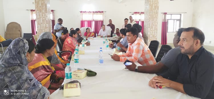 सभी वार्डों में सड़क व नाले का होगा निर्माण: मुख्य पार्षद
