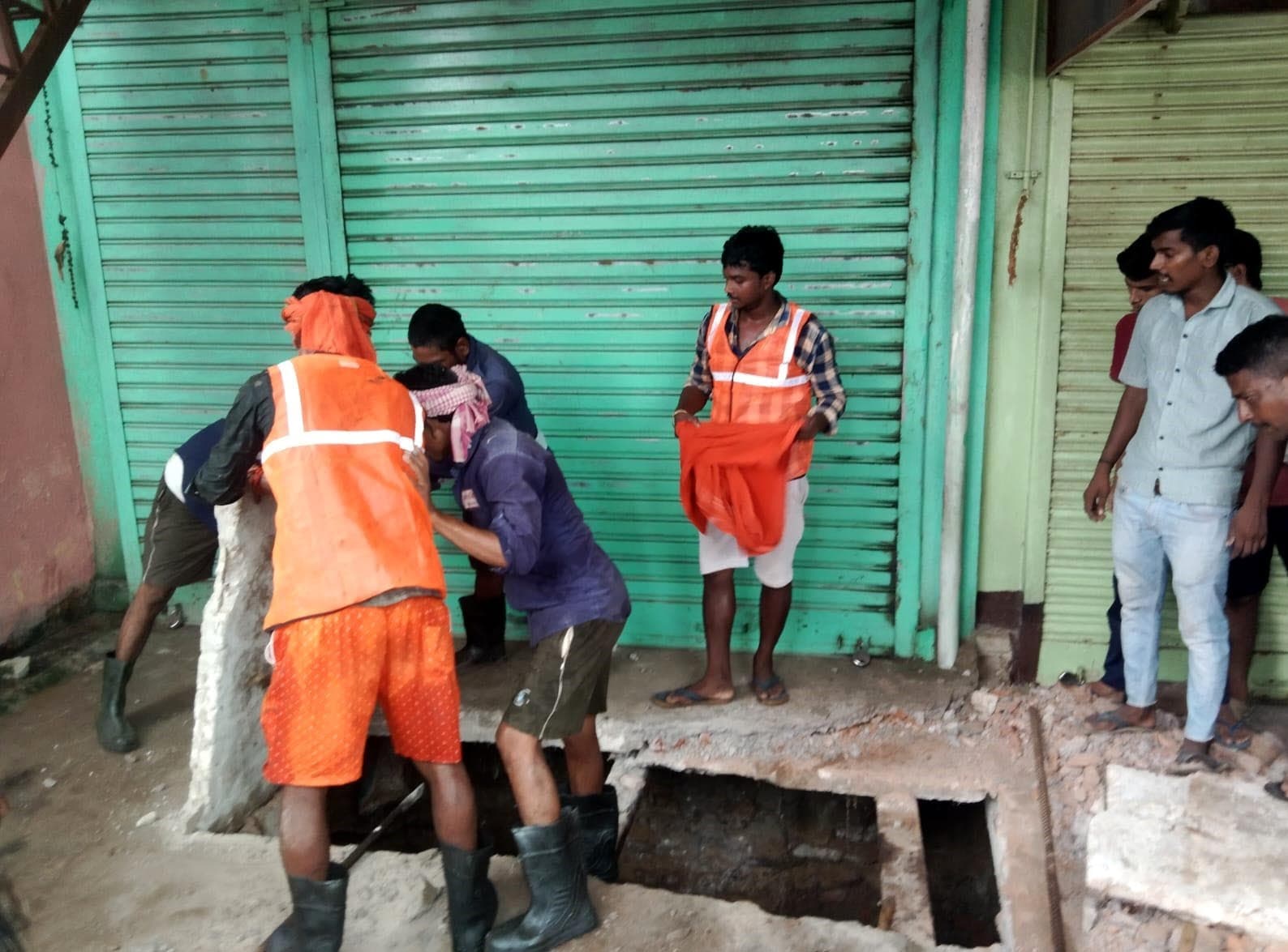 मानसिंह पइन एवं चितरंजन रोड स्थित नाला पर अतिक्रमण के कारण शहर में जलजमाव की होती है स्थिति