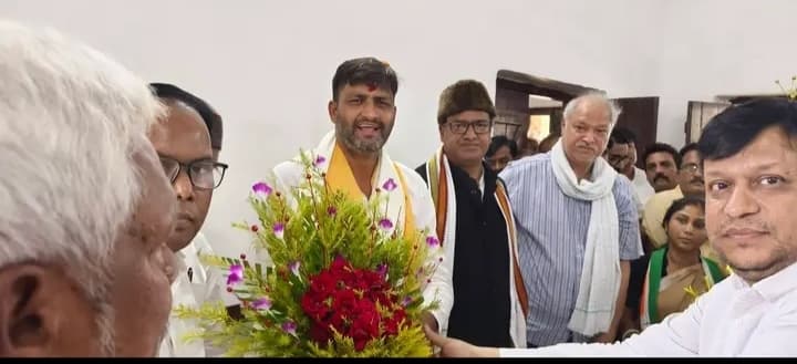कांग्रेस कमेटी के  राष्ट्रीय सचिव व प्रभारी का किया स्वागत