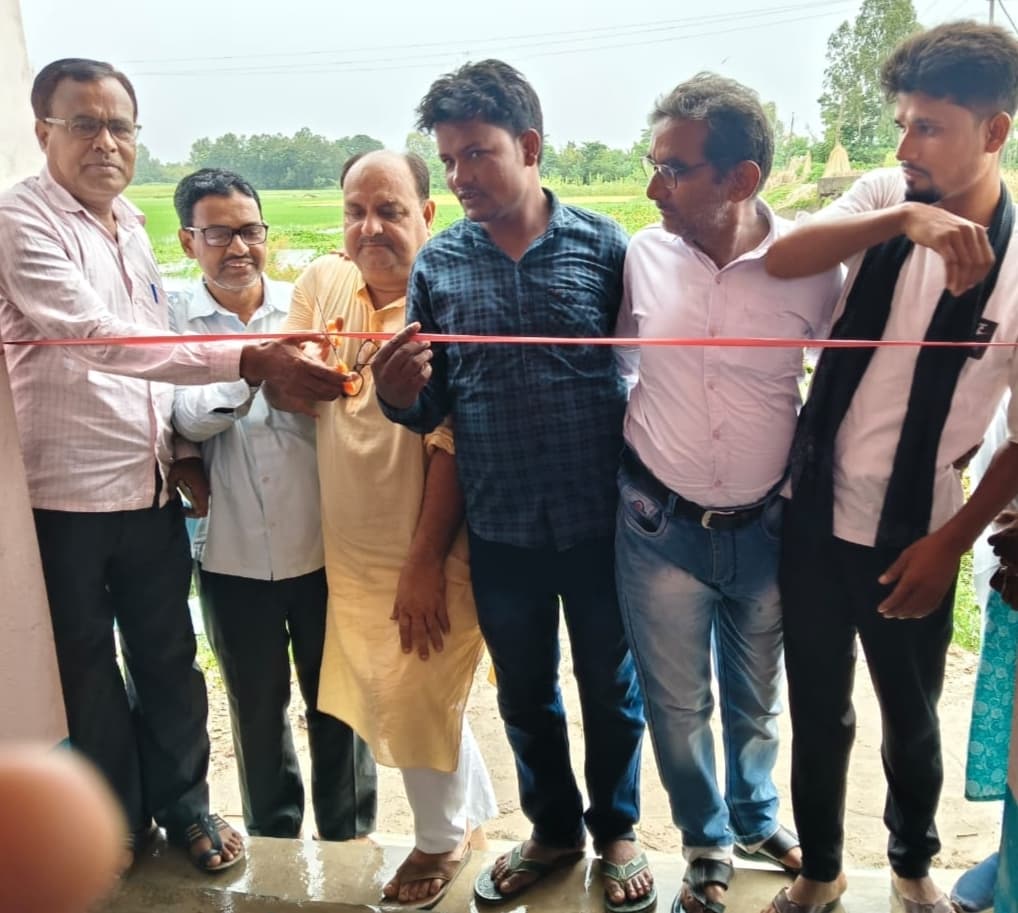 प्रावि बोचबारी का मुखिया व प्रधानाध्यापक ने किया उद्घाटन