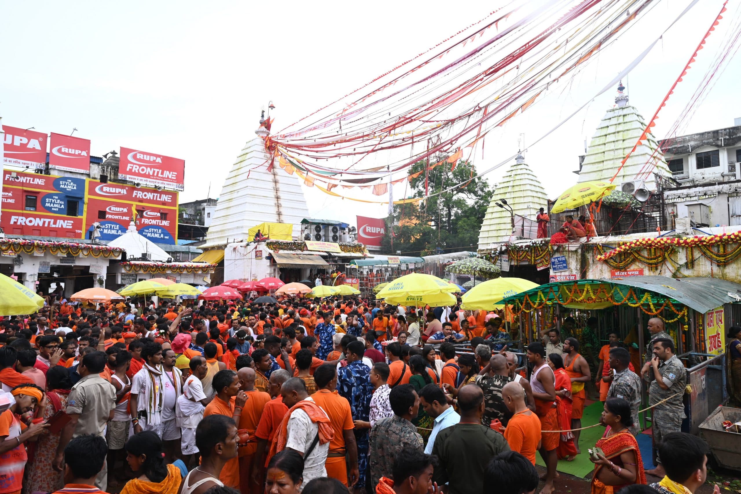 Deoghar News : 96 हजार श्रद्धालुओं ने बाबा पर चढ़ाया जल