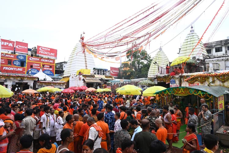 Deoghar News : 96 हजार श्रद्धालुओं ने बाबा पर चढ़ाया जल