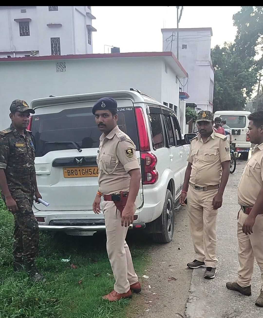 स्कार्पियो से 890 लीटर विदेशी शराब जब्त, चालक फरार