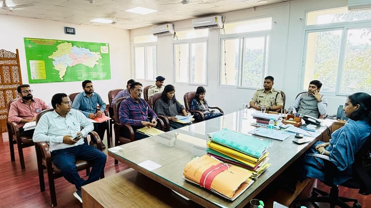 मादक पदार्थों के परिवहन और बिक्री पर लगायें रोक : उपायुक्त