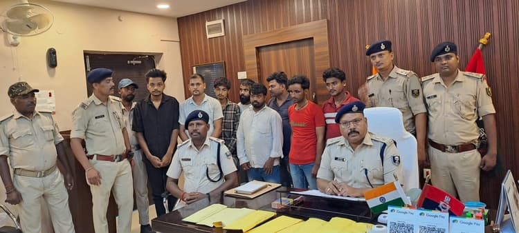 साइबर अपराध से जुड़े आठ सदस्य गिरफ्तार