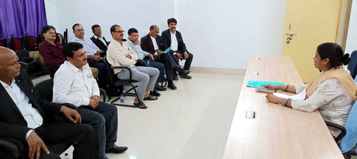 बीमा कंपनी के अधिवक्ता लोक अदालत में करे सहयोग