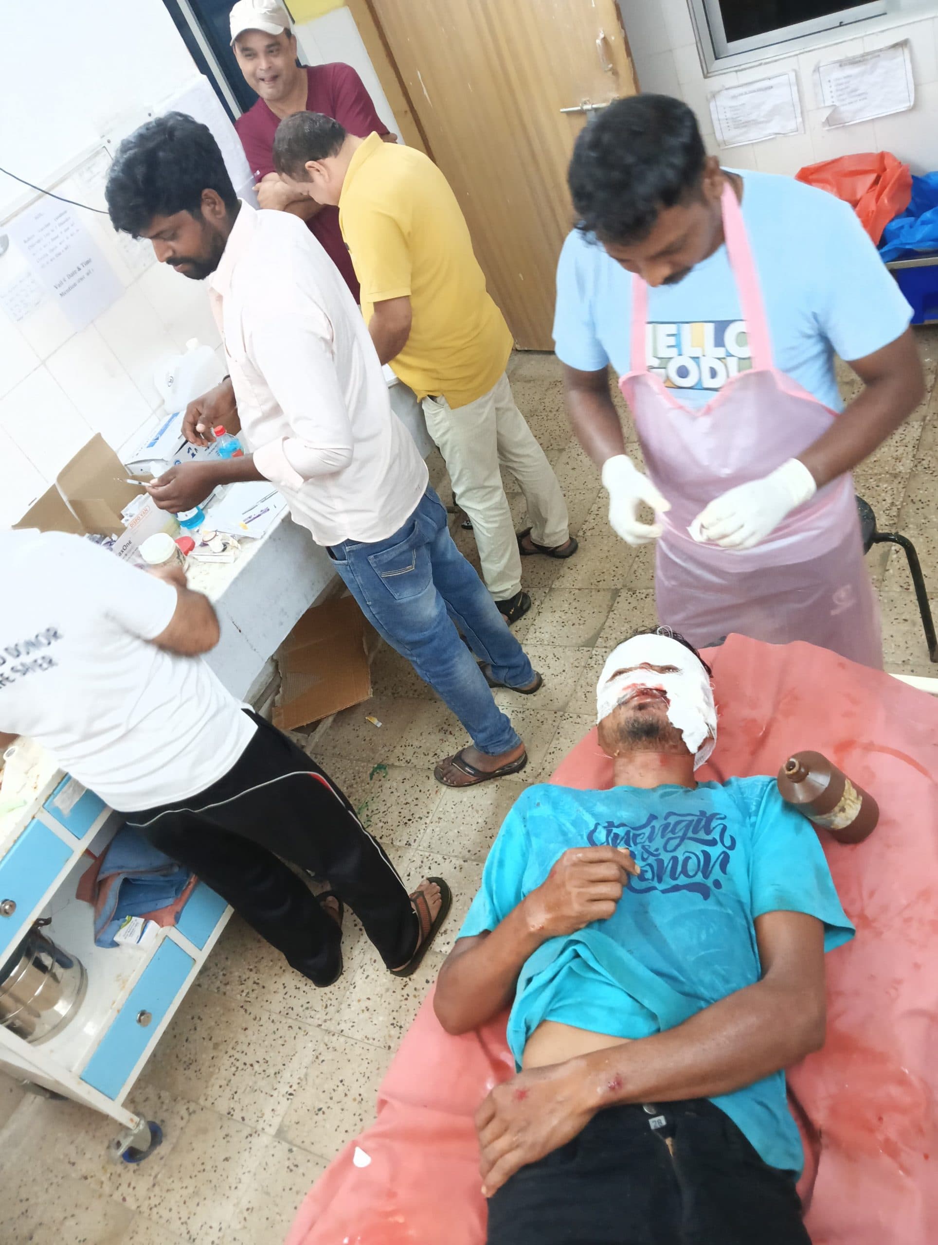 सड़क दुर्घटना में बच्चा समेत तीन घायल