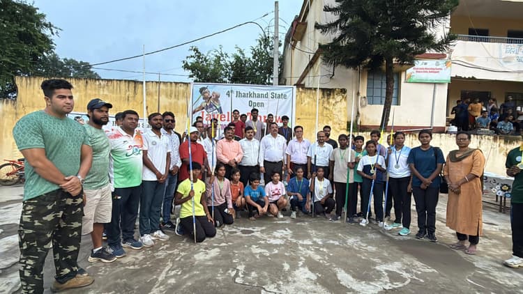 जेवलिन थ्रो में साहिबजंग, देवघर, दुमका, जामताड़ा, पलामू के विजेता खिलाड़ी हुए सम्मानित