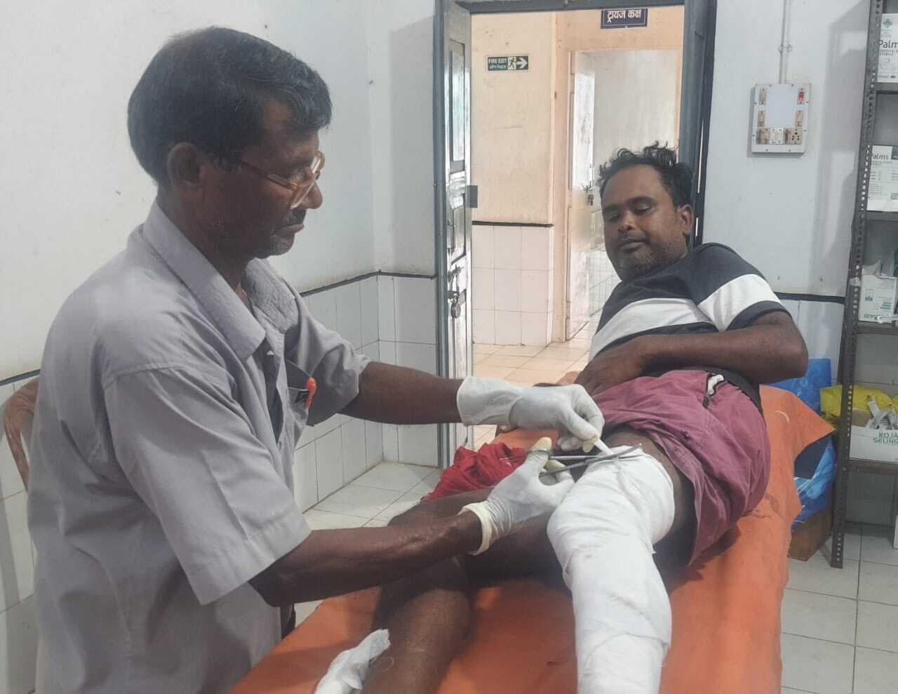 बाइक दुर्घटना में एक ही परिवार के तीन लोग घायल