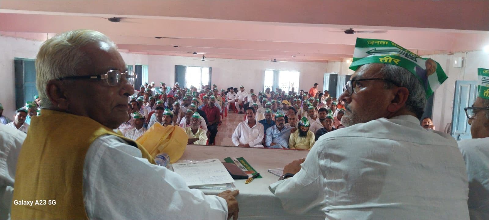 Darbhanga News: मतदाता पुनरीक्षण में वंचित वोटरों का नाम सूची में करायें शामिल