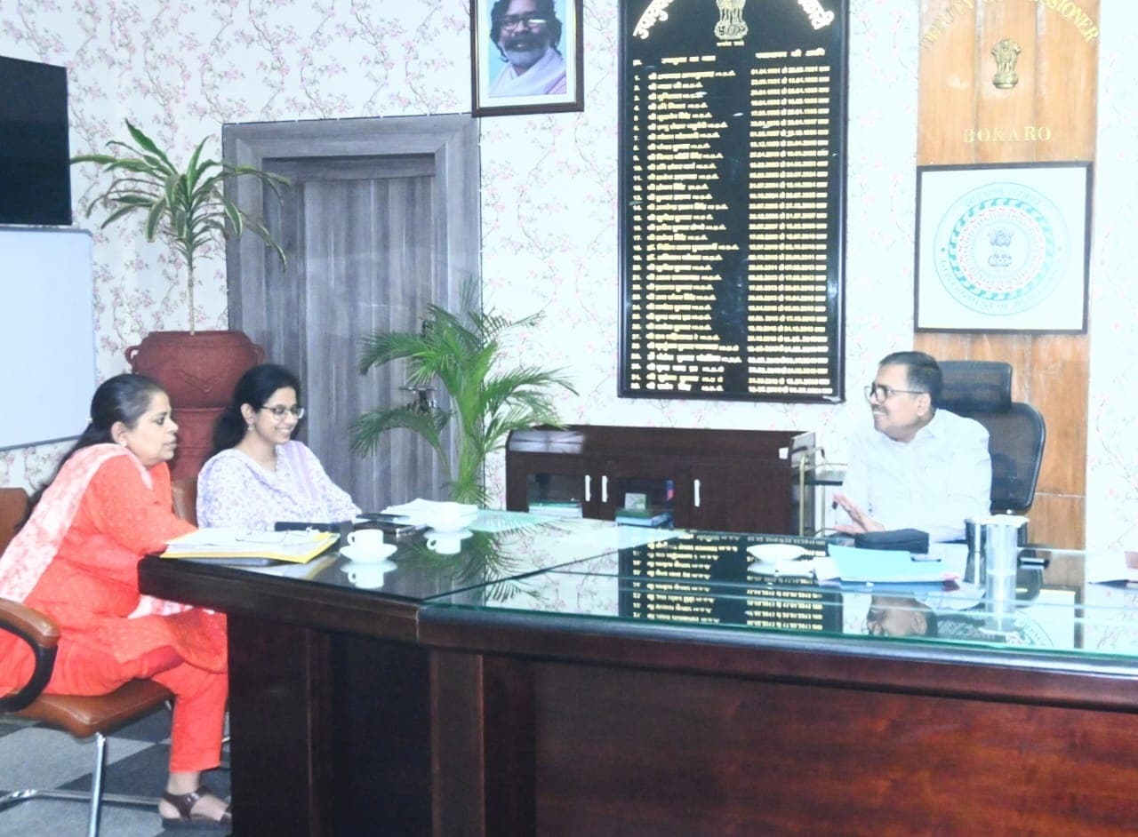 Bokaro News : विस्थापितों की समस्याओं को लेकर जिला प्रशासन गंभीर : डीसी