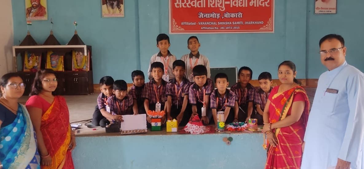 Bokaro News : राखी बनाओ व मेहंदी प्रतियोगिता में छात्राओं ने दिखायी प्रतिभा