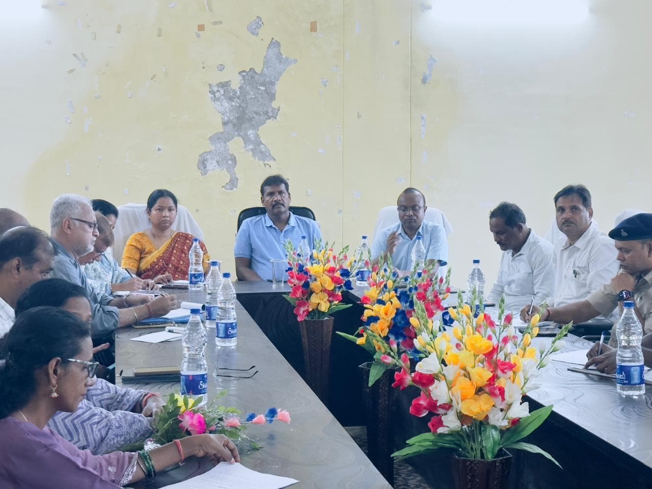 Chaibasa News : फाइलेरिया से विकलांगता का खतरा, दवा जरूर खायें : डॉ वीरेंद्र