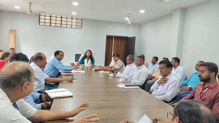 Chaibasa News : स्वतंत्रता दिवस का मुख्य समारोह पोड़ाहाट स्टेडियम में होगा