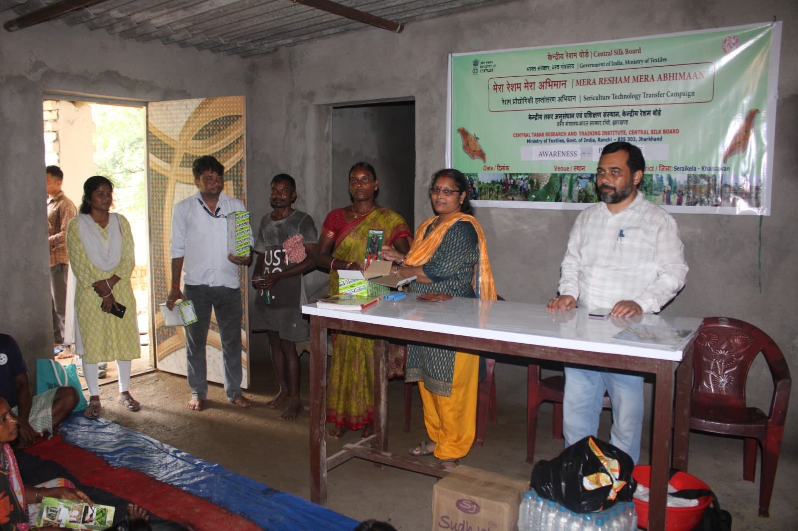Seraikela Kharsawan News : किसान नयी तकनीक से खेती कर रेशम उत्पादन को नयी ऊंचाई दें : डॉ अपर्णा