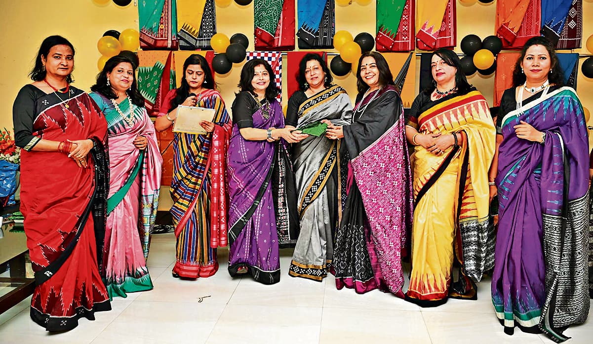 Rourkela News: फैशन शो में हथकरघा इकाई में बनी साड़ियों का किया प्रदर्शन