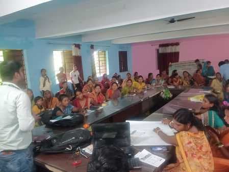 ग्रामीणों को मिली सुरक्षा योजनाओं और साइबर सुरक्षा की जानकारी