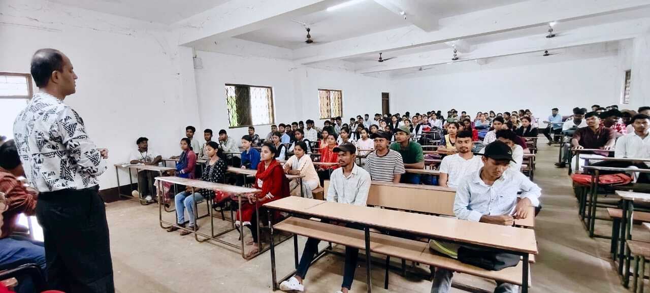 East Singhbhum News : युद्ध नहीं मानवता के लिए हो विज्ञान का उपयोग : प्राचार्य