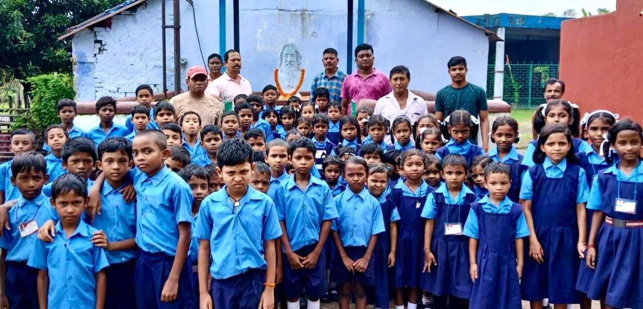 East Singhbhum News : कॉलेज में रबींद्रनाथ टैगोर को श्रद्धांजलि दी
