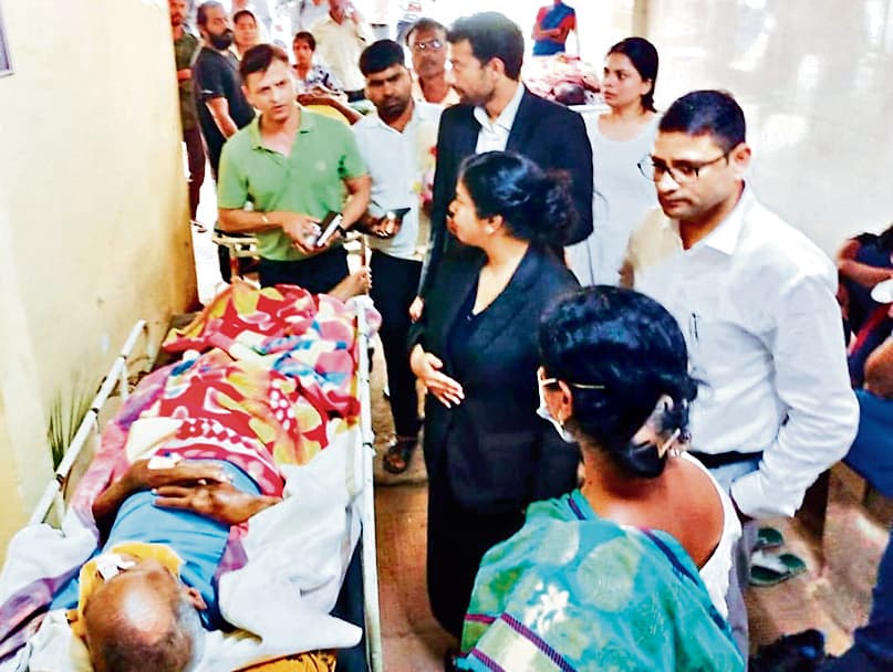 RIMS News : रिम्स की हकीकत : जर्जर बिल्डिंग, टूटी फर्श, बदबू से शौचालय में घुसना मुश्किल