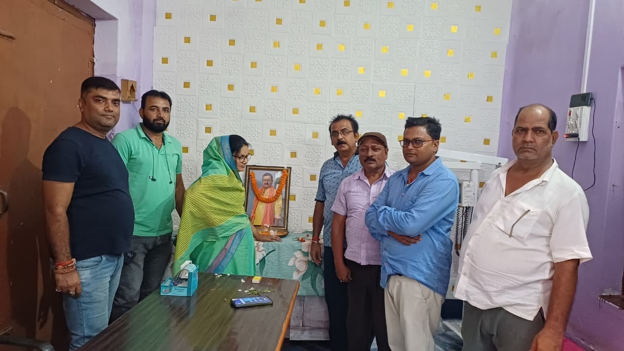 पत्रकारिता व जनसेवा में योगदान देने वाले पत्रकार सुनील चतुर्वेदी को किया नमन