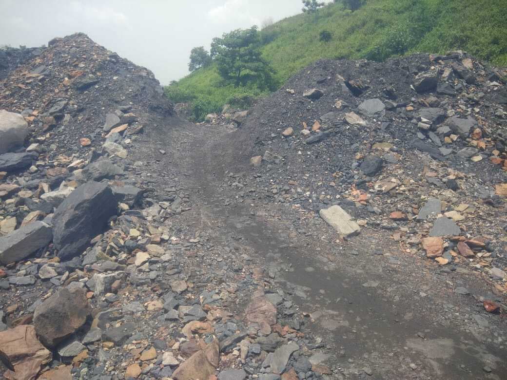 Bokaro News : कोयला चोरों ने ओबीआर का ढेर हटा कर बनाया रास्ता