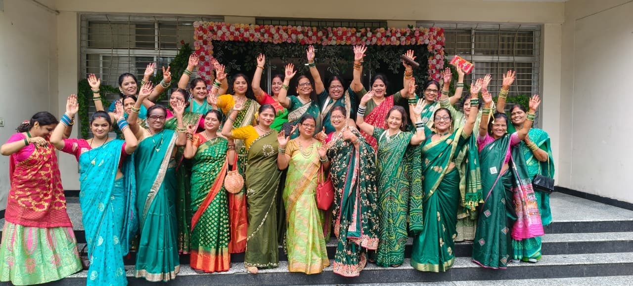 Dhanbad News: बीआइटी सिंदरी में सावन महोत्सव, डाॅ देविना बनीं क्वीन