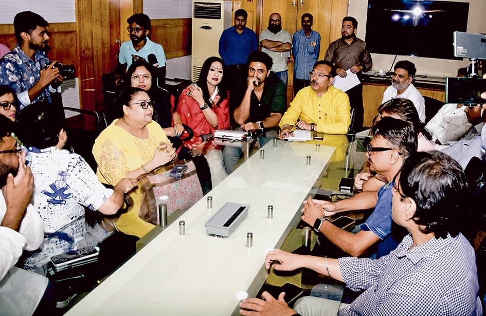 राज्य के सिनेमाघरों में बांग्ला फिल्मों का शो अनिवार्य होगा