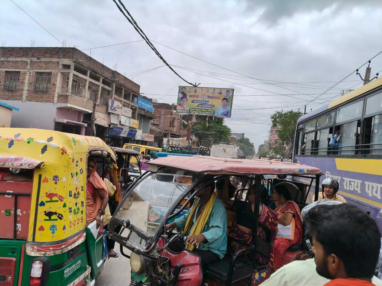 Saran News : श्यामचक से गुदरी बाहरी मोड़ के बीच ट्रैफिक नियमों का हो रहा उल्लंघन