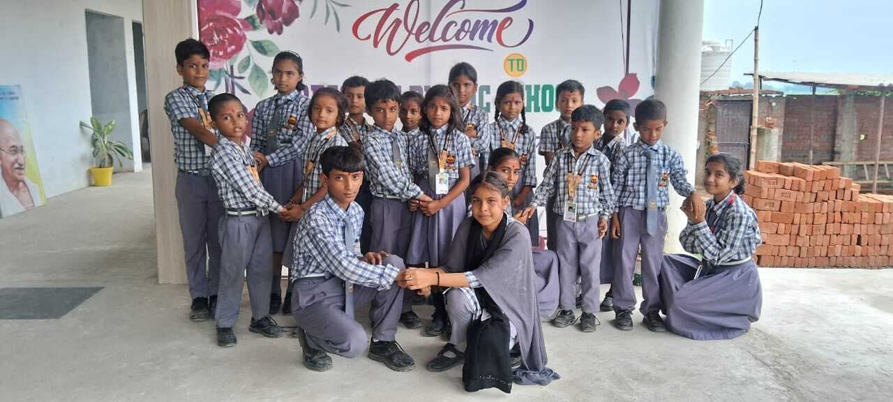 स्कूल में रक्षाबंधन पर्व पर छात्र और छात्राओं में रहा उत्साह