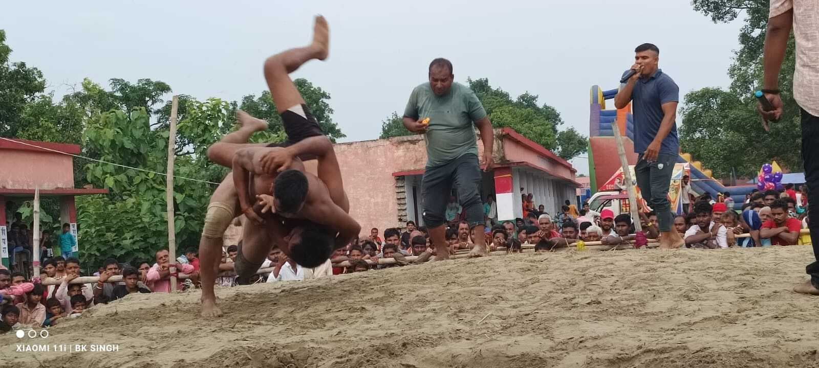 Motihari : कमाल पिपरा के दंगल में पहलवानों ने दिखाए दाव-पेंच