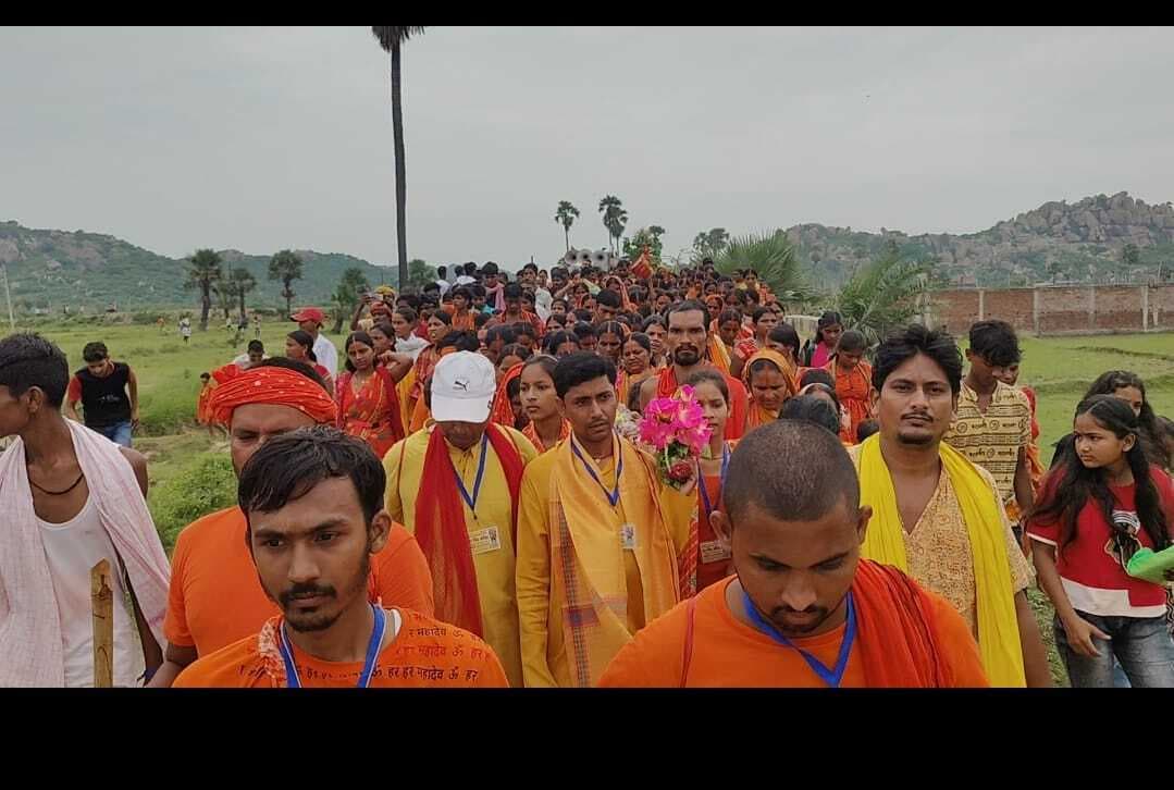 551 फुट के कांवर के साथ बाबा सिद्धेश्वर नाथ का जलाभिषेक