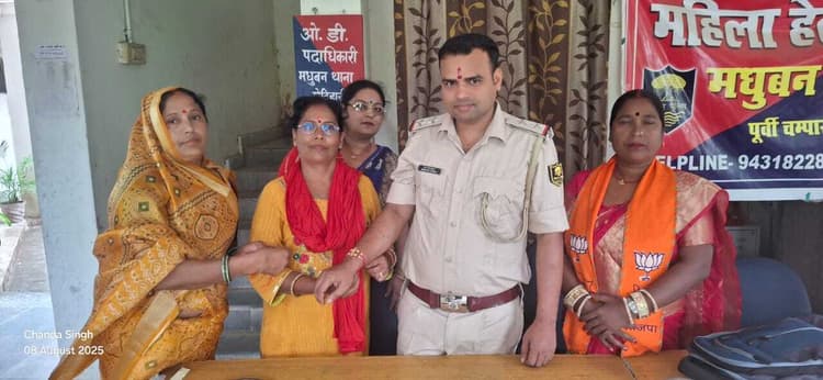 Motihari : भाजपा महिला मोर्चा ने सरकारी कर्मियों को बांधी राखी