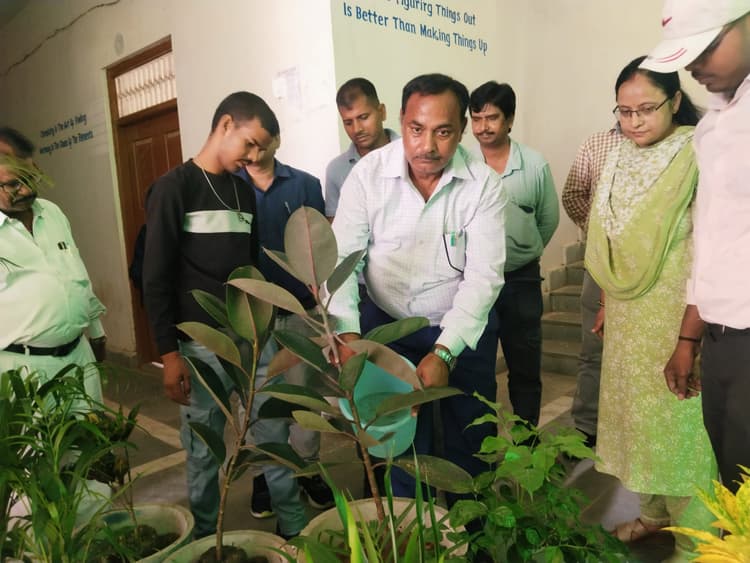 जीबी कॉलेज में एनएसएस इकाई ने लगाये पौधे, दिया पर्यावरण संरक्षण का संदेश