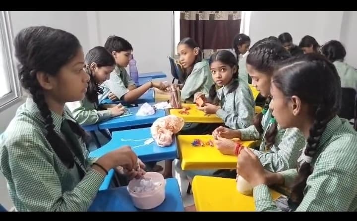 Samastipur News:ज्ञानदीप पब्लिक स्कूल में हुई राखी बनाओ प्रतियोगिता