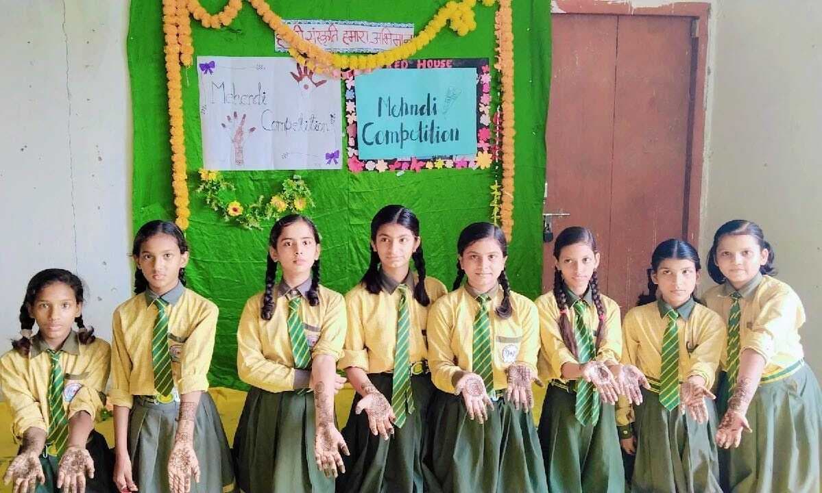 Samastipur News:सिटी सेंट्रल स्कूल की शाखाओं में हुई मेहंदी प्रतियोगिता