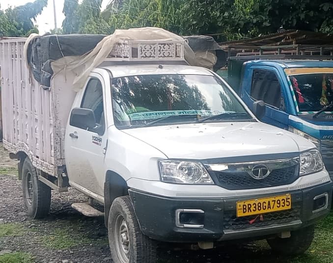 पिकअप से  कालाबाजारी की 90 बोरी यूरिया जब्त, चालक गिरफ्तार, अररिया से जुड़ा तार